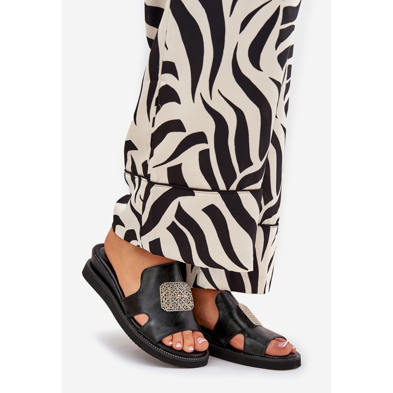 Jezzi Flip -flops pentru femei pe pană din piele anchoică cu decor negru 1 Jezzi Flip -flops pentru femei pe pană din piele anchoică cu decor negru 1