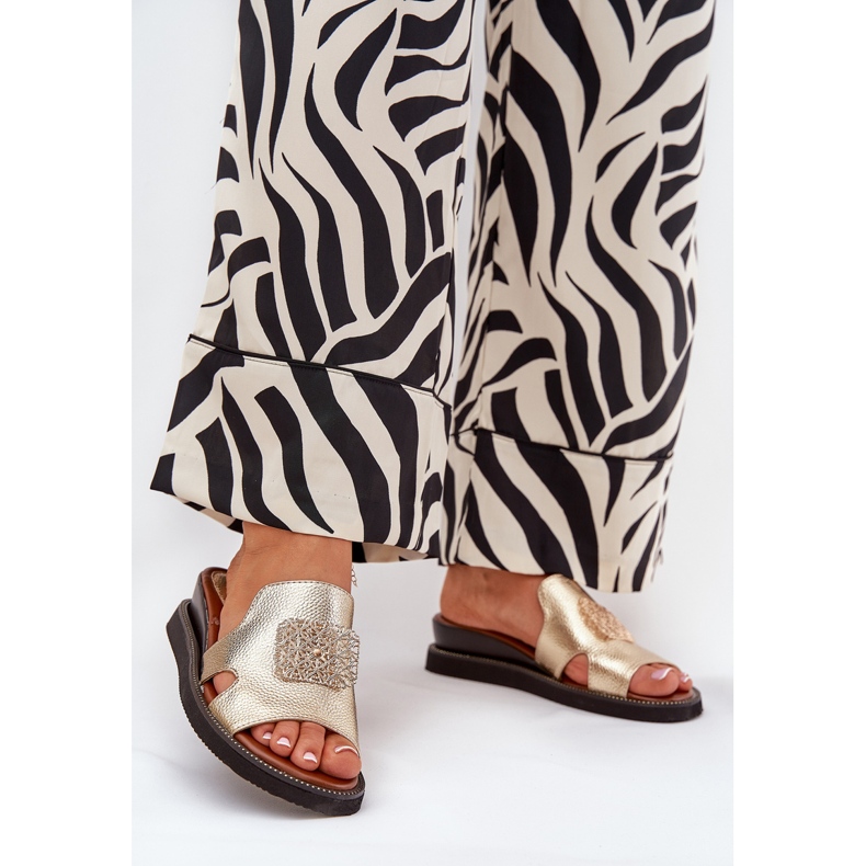 Jezzi Flip -flops pentru femei pe pană din piele anchoică cu o decorare aurie de aur 2 Jezzi Flip -flops pentru femei pe pană din piele anchoică cu o decorare aurie de aur 2