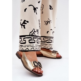 Jezzi Sandale plate cu o decorare din piele ecologică de aur 2 Jezzi Sandale plate cu o decorare din piele ecologică de aur 2