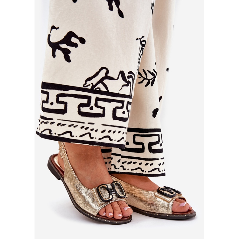 Jezzi Sandale plate cu o decorare din piele ecologică de aur 1
