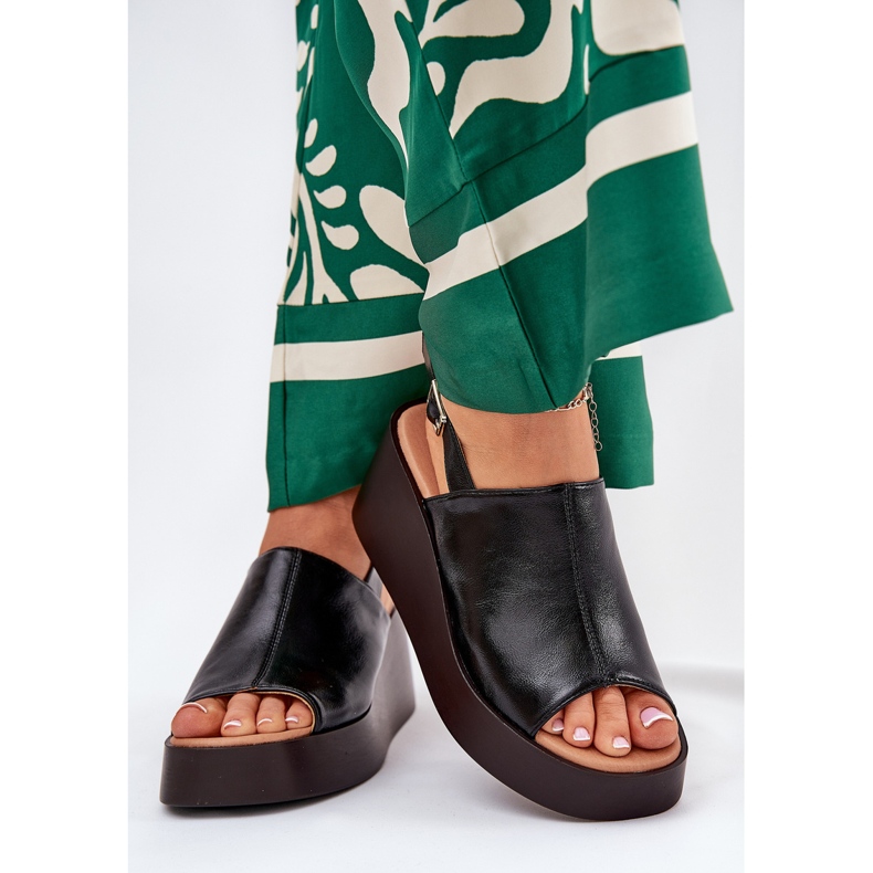 Jezzi Sandale pentru femei cu piele ecologică pe platformă și pene negre negru 2 Jezzi Sandale pentru femei cu piele ecologică pe platformă și pene negre negru 2