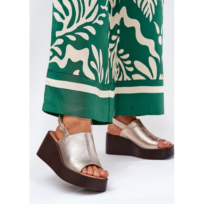 Jezzi Sandale pentru femei cu piele ecologică pe platformă și pene de aur 2