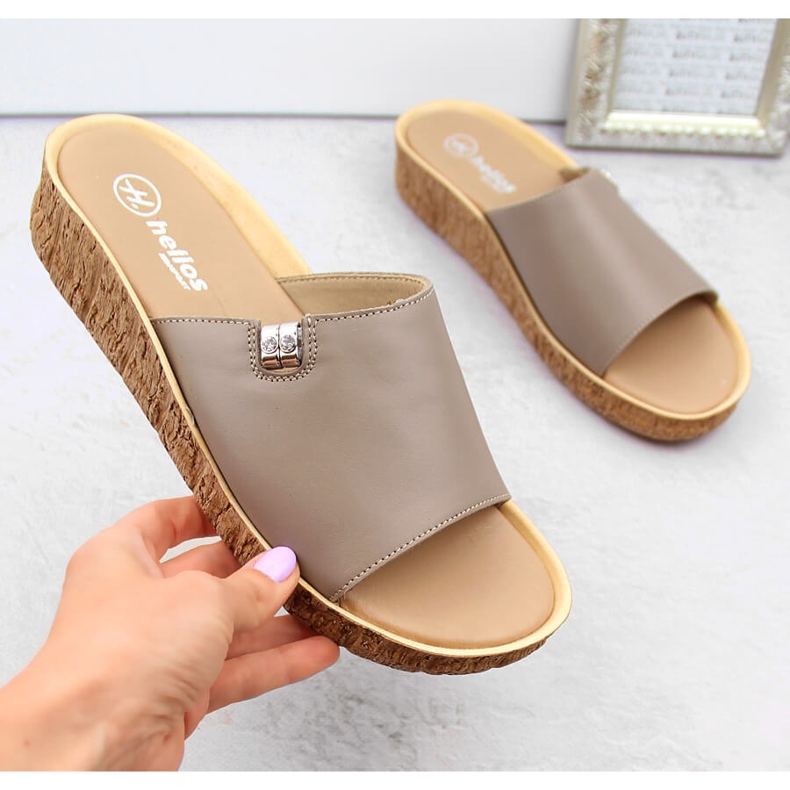 Papuci cappuccino damă confortabili din piele Helios 130.42 bej 1 Papuci cappuccino damă confortabili din piele Helios 130.42 bej 1