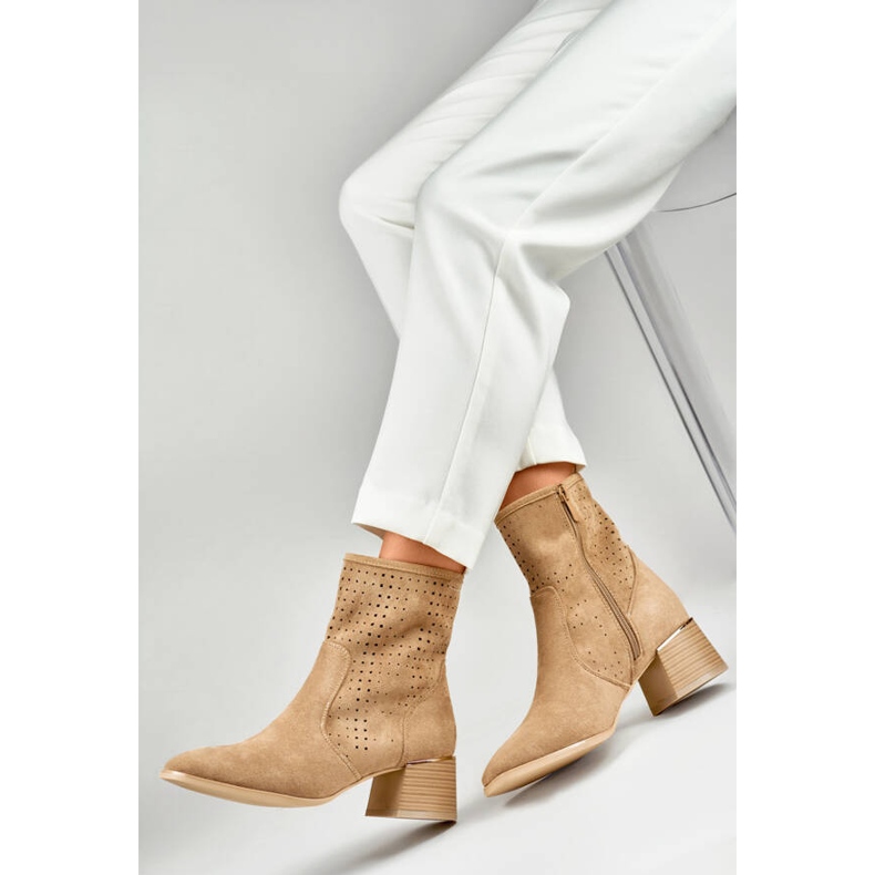 Botine de damă ajurate, bej RQ468KH 1