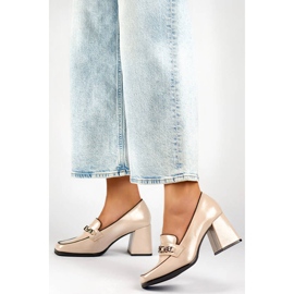 Pantofi bej eleganti lacuiti cu toc inalt 2