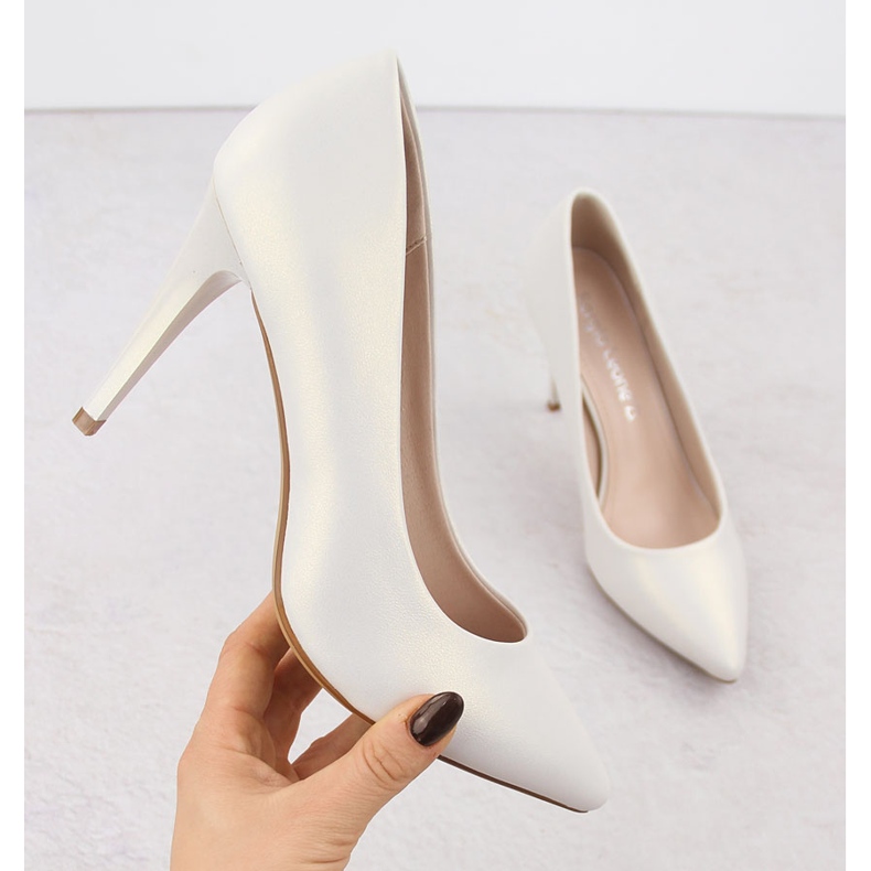 Pompe cu perle crem Sergio Leone 1878 alb 1