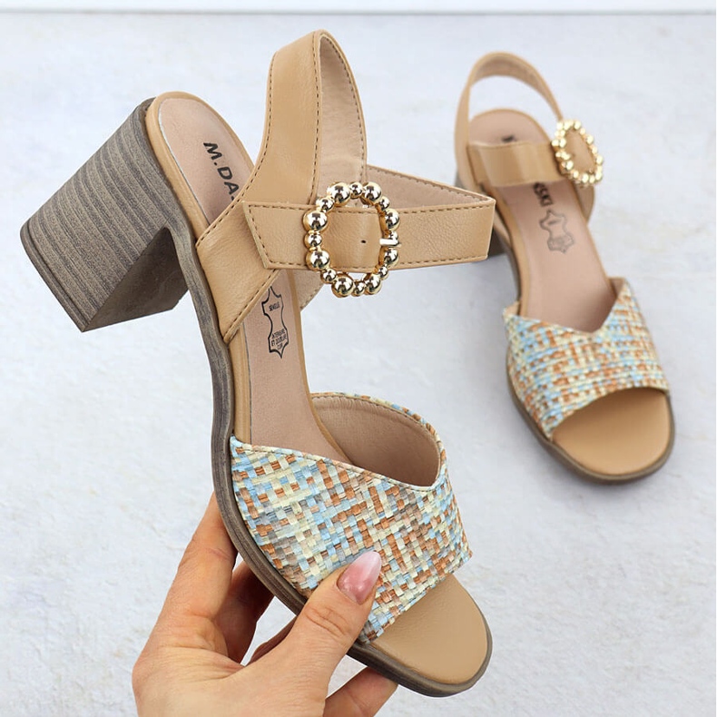 Sandale pentru femei pe pilonul împletiturilor bej M. Daszyński MR24125-4 1