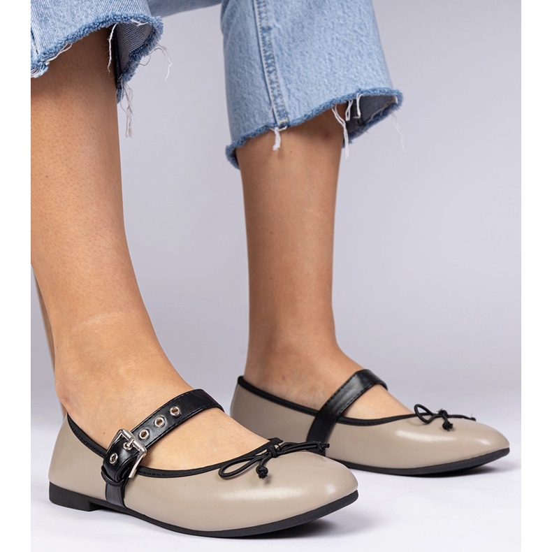 Ballerinele pentru femei întunecate bej cu un arc 1