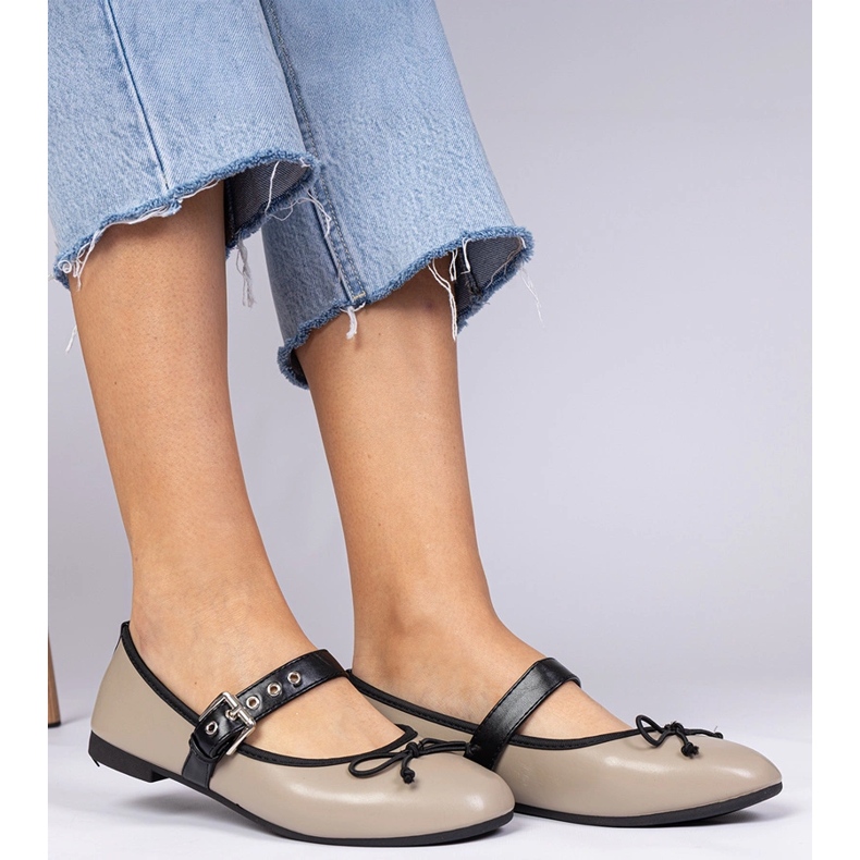 Ballerinele pentru femei întunecate bej cu un arc 2