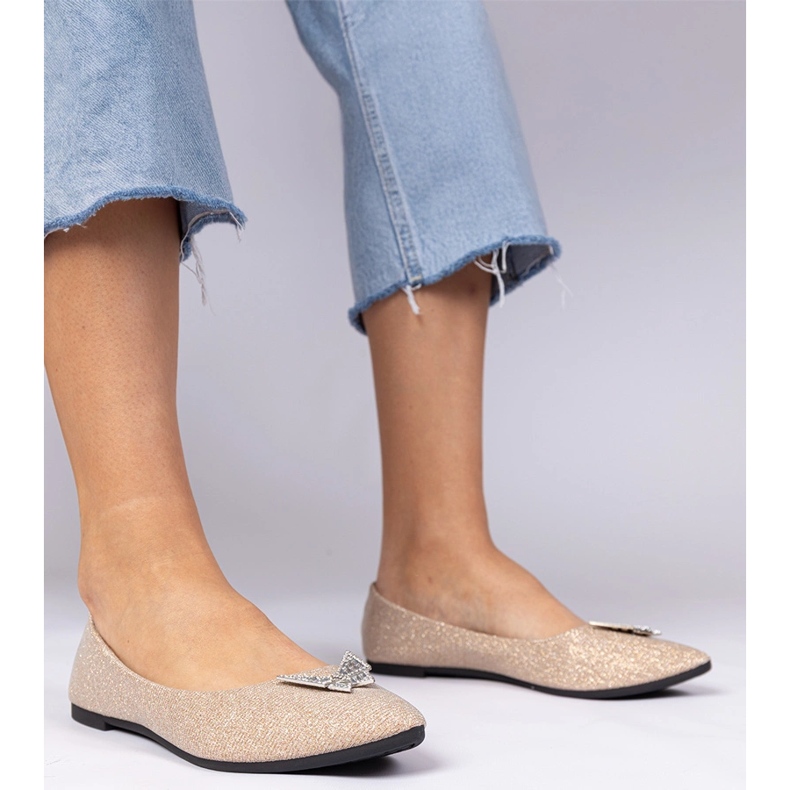 Blalerine de brocadă cu șampanie feminină cu un fluture bej 1