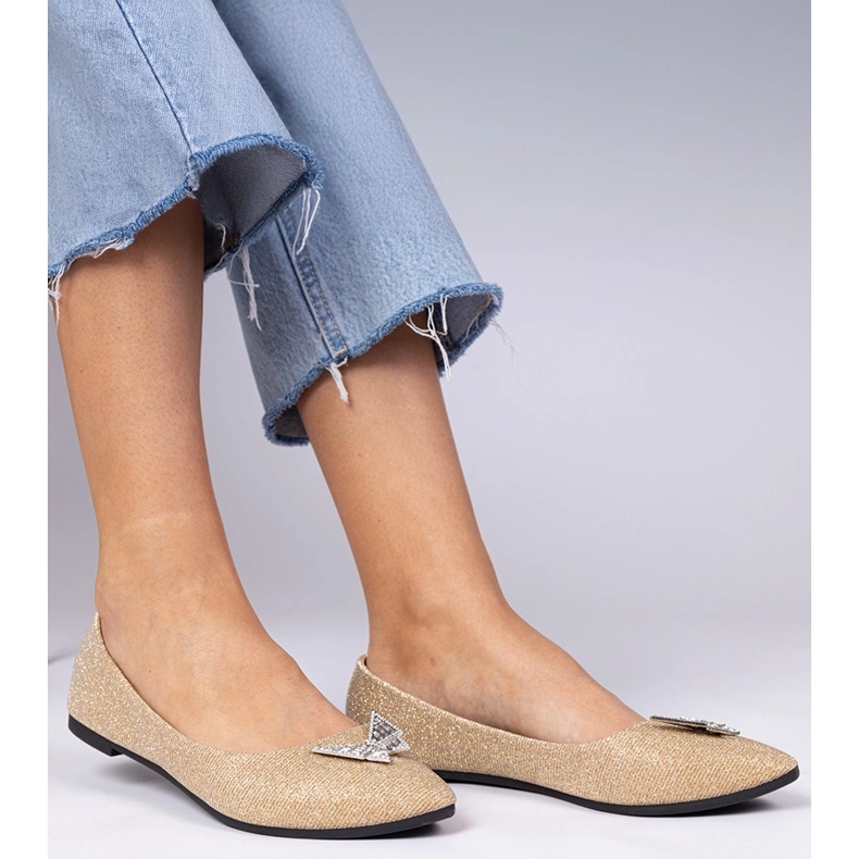 Balerine cu sclipici de aur cu un fluture 2