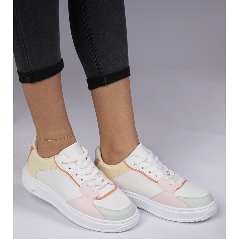 Adidași sportivi albi și galbeni de la eco-piele 2 Adidași sportivi albi și galbeni de la eco-piele 2