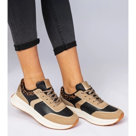 Adidași pentru femei negre cu sclipici cu un model de animale negru 1