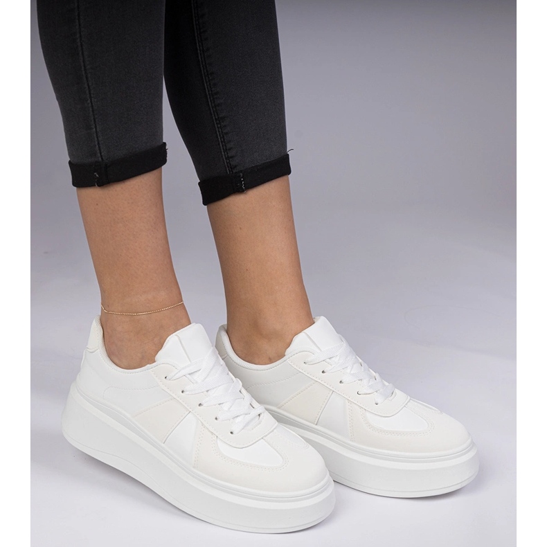 Adidași albi de adidași pe platformă 1