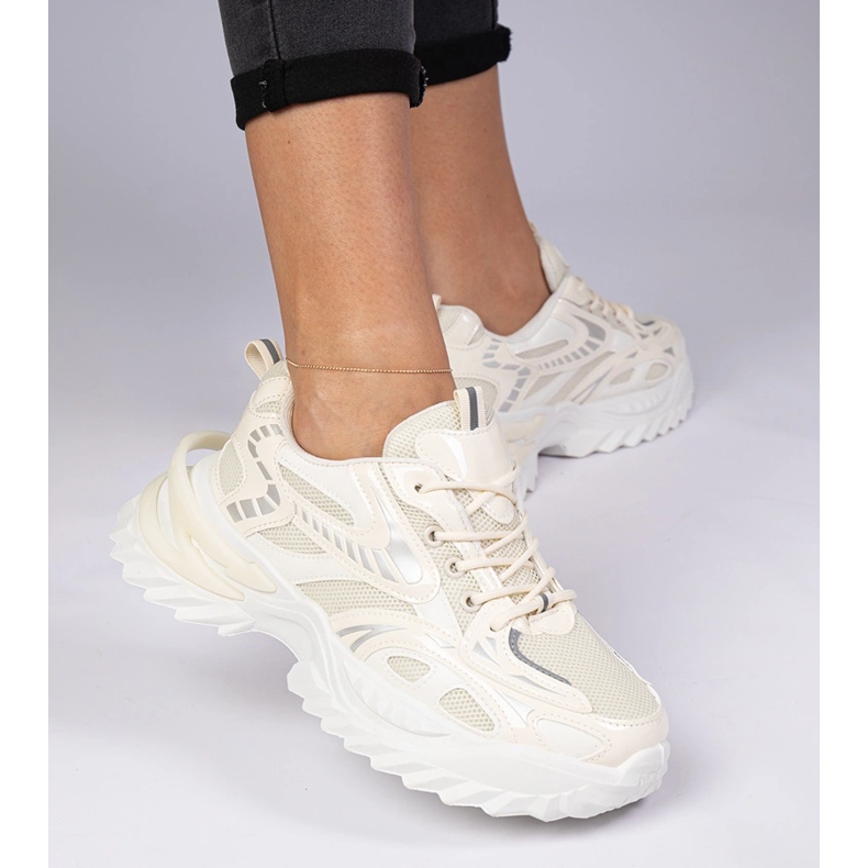 Adidași sportivi bej pe o talpă masivă 2