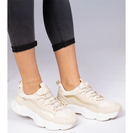 Adidași pentru femei bej cu un plus de aur 1