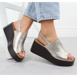 Sandale pentru femei pe platforma Golden Jezzi 24130 de aur 1 Sandale pentru femei pe platforma Golden Jezzi 24130 de aur 1