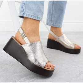 Sandale pentru femei pe platforma Golden Jezzi 24130 de aur 2 Sandale pentru femei pe platforma Golden Jezzi 24130 de aur 2