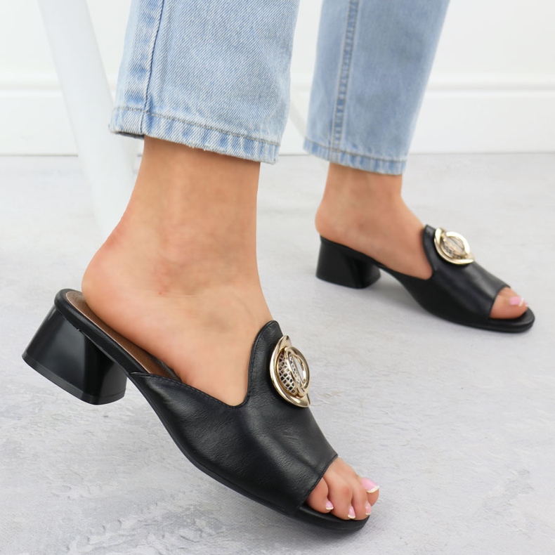 Papuci pe stâlp negru cu decorare Jezzi 214 2 Papuci pe stâlp negru cu decorare Jezzi 214 2