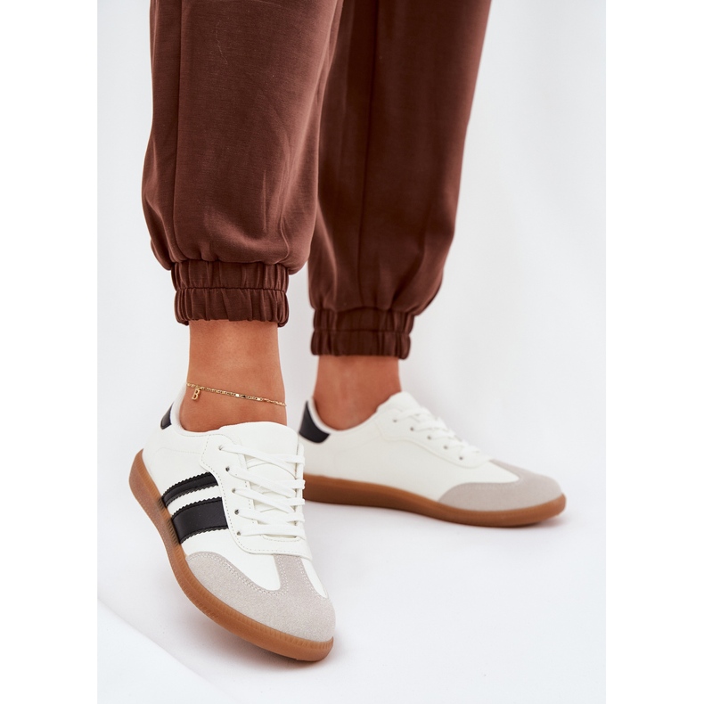 Adidași scăzute pentru femei cu alb din piele eco 2 Adidași scăzute pentru femei cu alb din piele eco 2