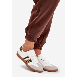 Adidași scăzute pentru femei cu imprimeu leopard alb din piele eco 1 Adidași scăzute pentru femei cu imprimeu leopard alb din piele eco 1