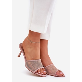 Flip -flops decorat pe știftul de șampanie de aur 1