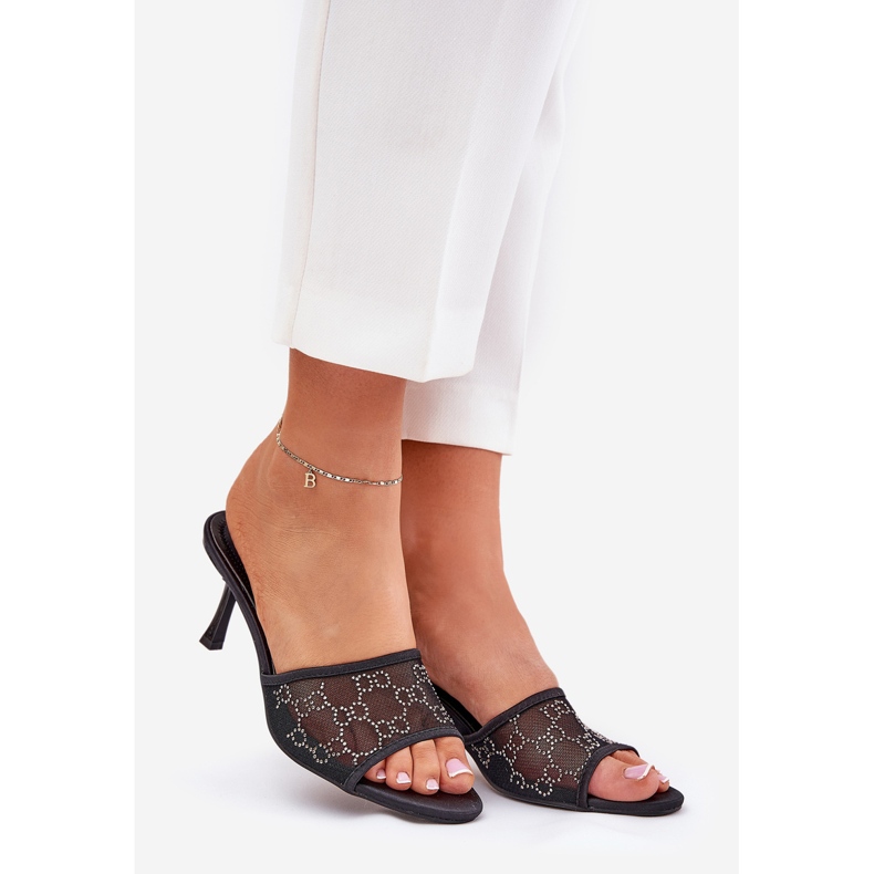 Flip -flops decorat pe călcâiul înalt negru 1