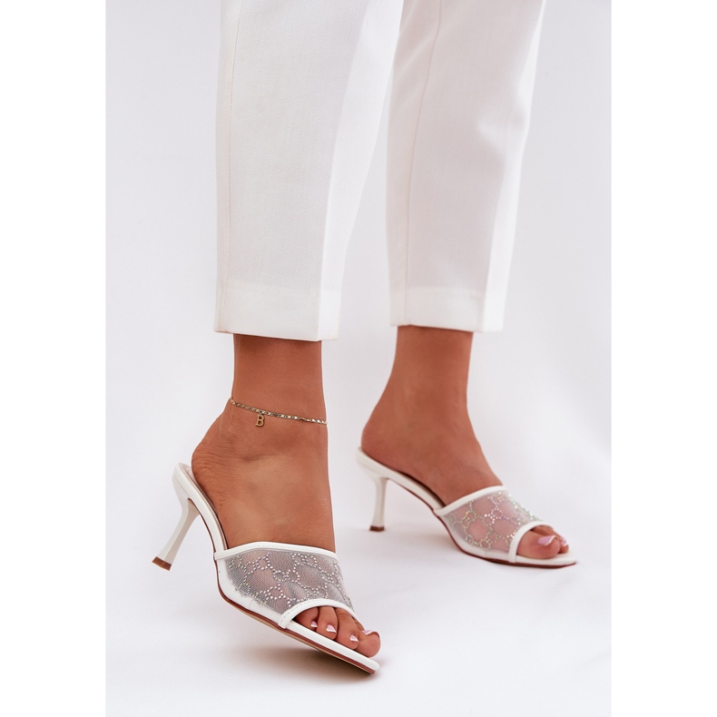 Flip -flops decorat pe călcâiul înalt alb 2