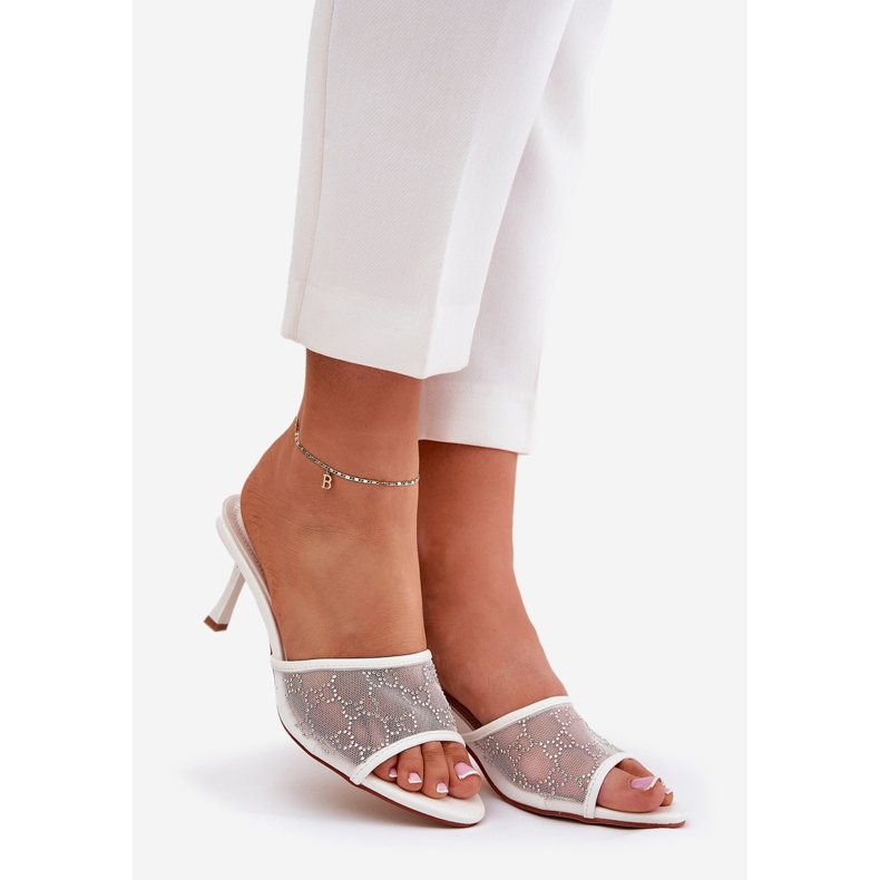 Flip -flops decorat pe călcâiul înalt alb 1