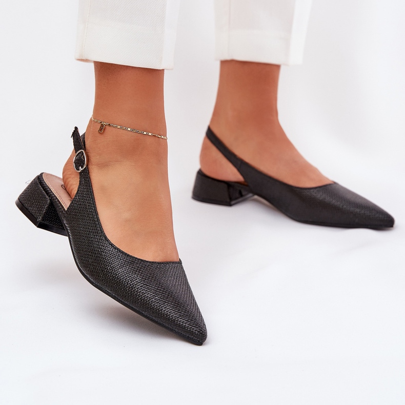 Sandale împletite pentru femei cu un călcâie delicată negru 2