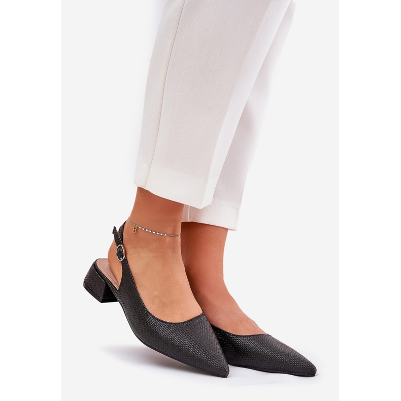 Sandale împletite pentru femei cu un călcâie delicată negru 1