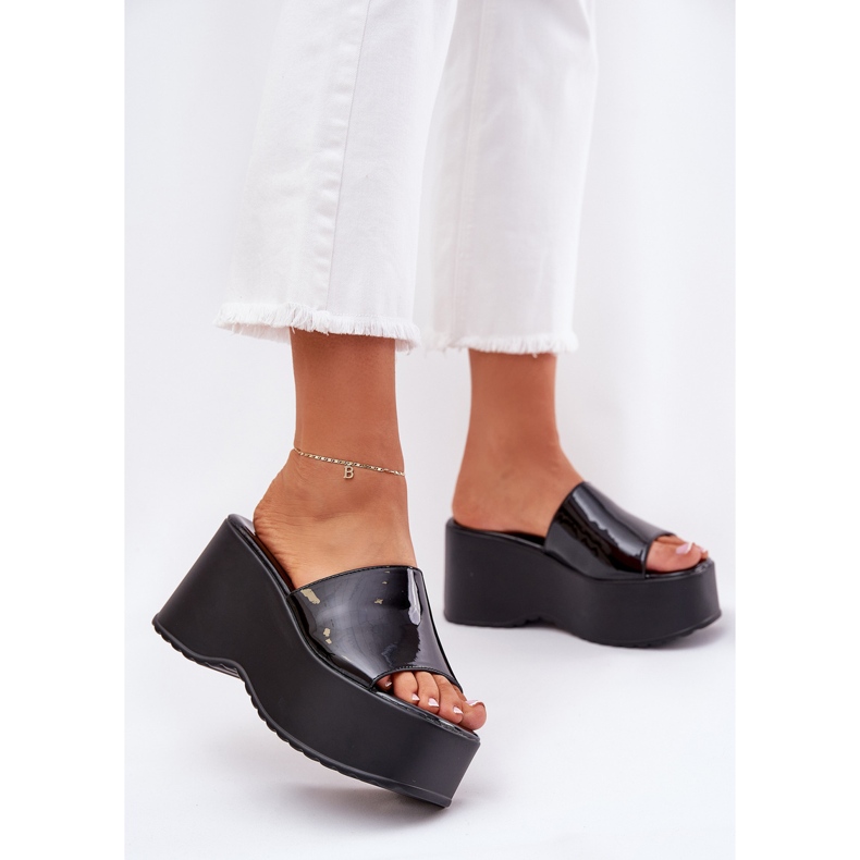 Papuci pentru femei pictate pe platformă și pene negre negru 2