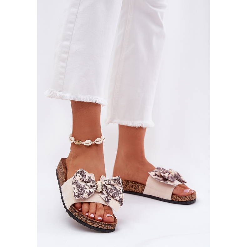 Papuci pentru femei cu un arc pe o platformă de plută bej 2