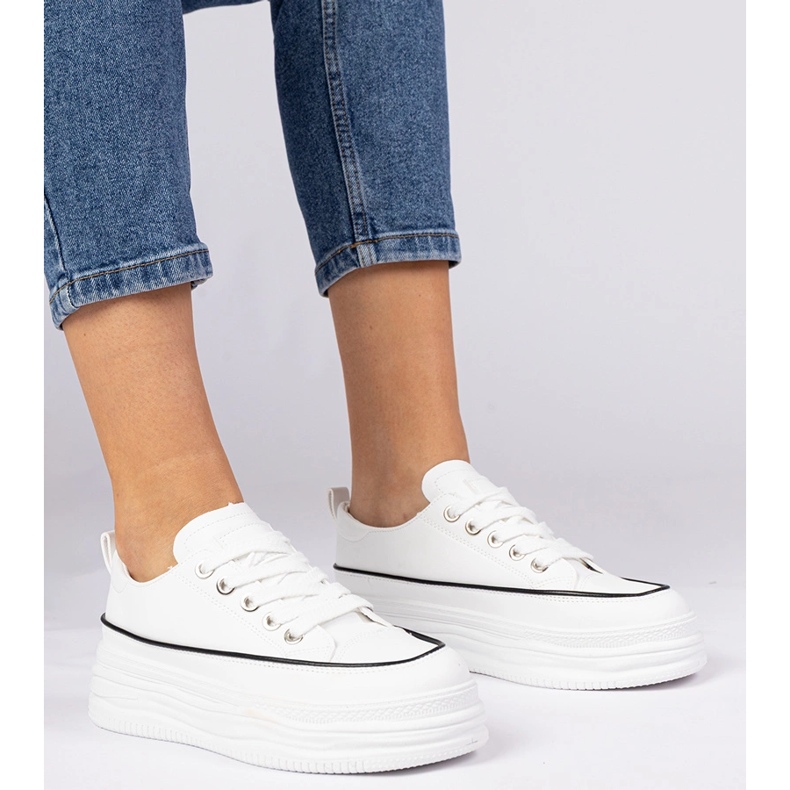 Adidași albi pentru femei pe o talpă mare 1