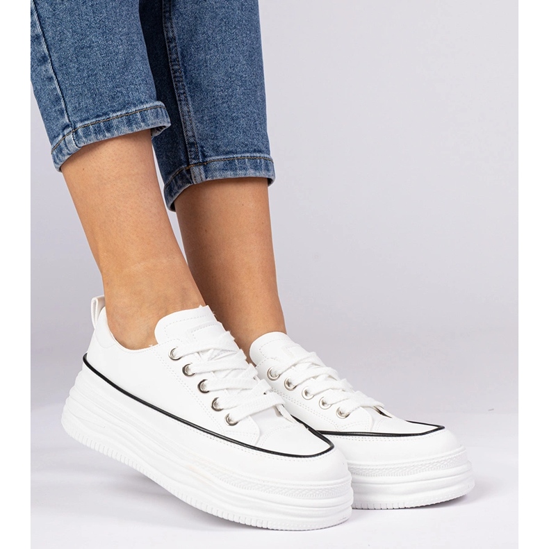 Adidași albi pentru femei pe o talpă mare 2