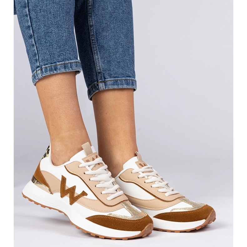 Adidașii de femei alb-maro cu un accesoriu leopard 1