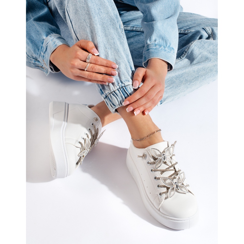 Pantofi sport albi cu fluturi 2