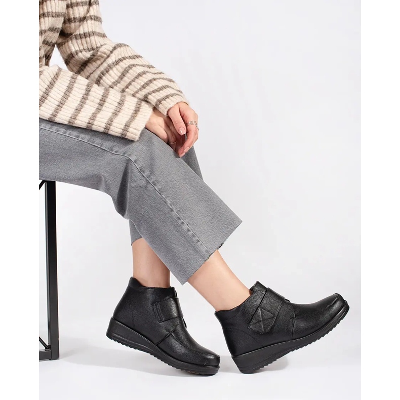 Cizme cu pană de damă izolate negre negru 2