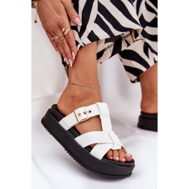 Flip -flops pentru femei pe platformă cu dungi și clemă albă 5