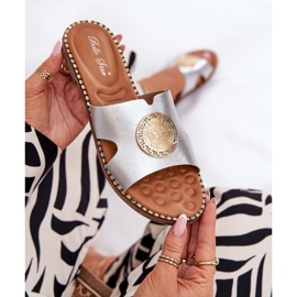 Flip -flops pentru femei cu un detaliu decorativ de argint gri 8