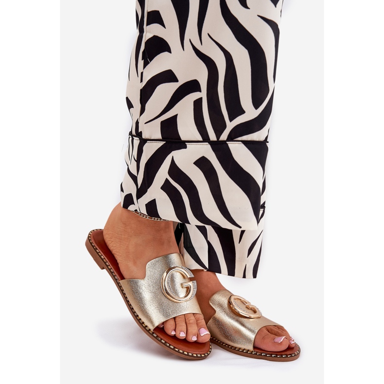 Papuci pentru femei Eco din piele, cu un detaliu decorativ auriu de aur 1