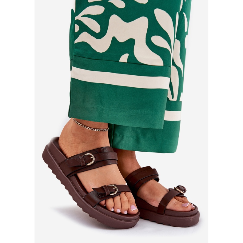 Flip -flops pentru femei pe platformă cu cleme aurii maro 1