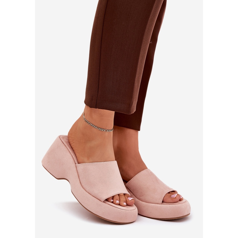 Papuci pentru femei Eco Suede pe platformă și pene roz 1