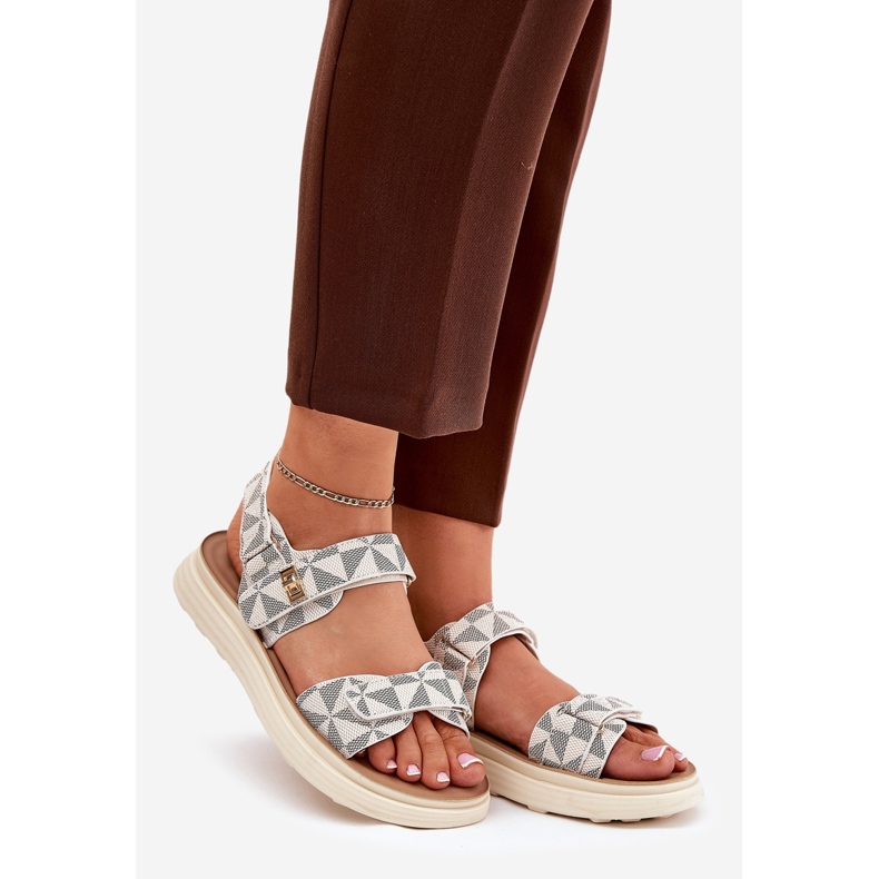 Sandale materiale pentru femei pe platformă bej 1