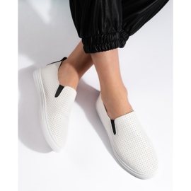 Tenisi slip-on ajurat în alb și negru 2