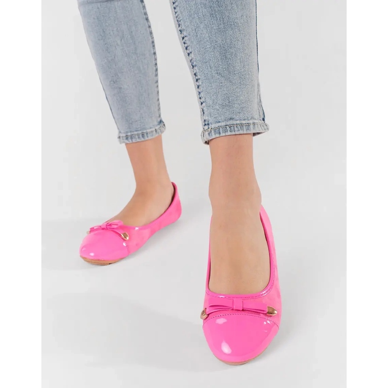 Balerinele pentru femei plate cu un arc și un vârf lăcuit roz 2