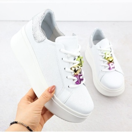 Pantofi din piele pe o talpă perforată groasă Filippo DP6793 alb 1