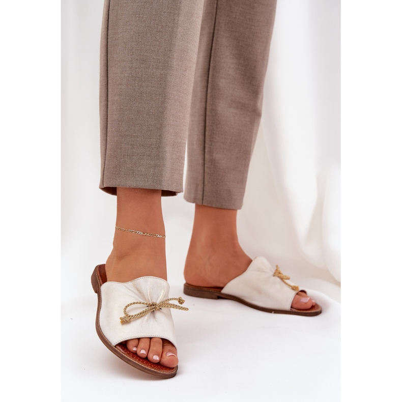 FLOP -uri elegante din piele cu un arc Lewski 3572 Zloty șters de aur 2 FLOP -uri elegante din piele cu un arc Lewski 3572 Zloty șters de aur 2