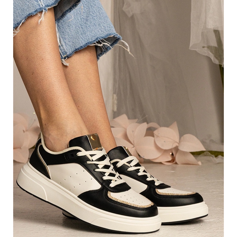 Adidașii pentru femei negre cu un accesoriu cu sclipici negru 2 Adidașii pentru femei negre cu un accesoriu cu sclipici negru 2