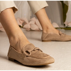 Plăcile deschise pentru femei cu un ornament cu un ornament maro 1 Plăcile deschise pentru femei cu un ornament cu un ornament maro 1